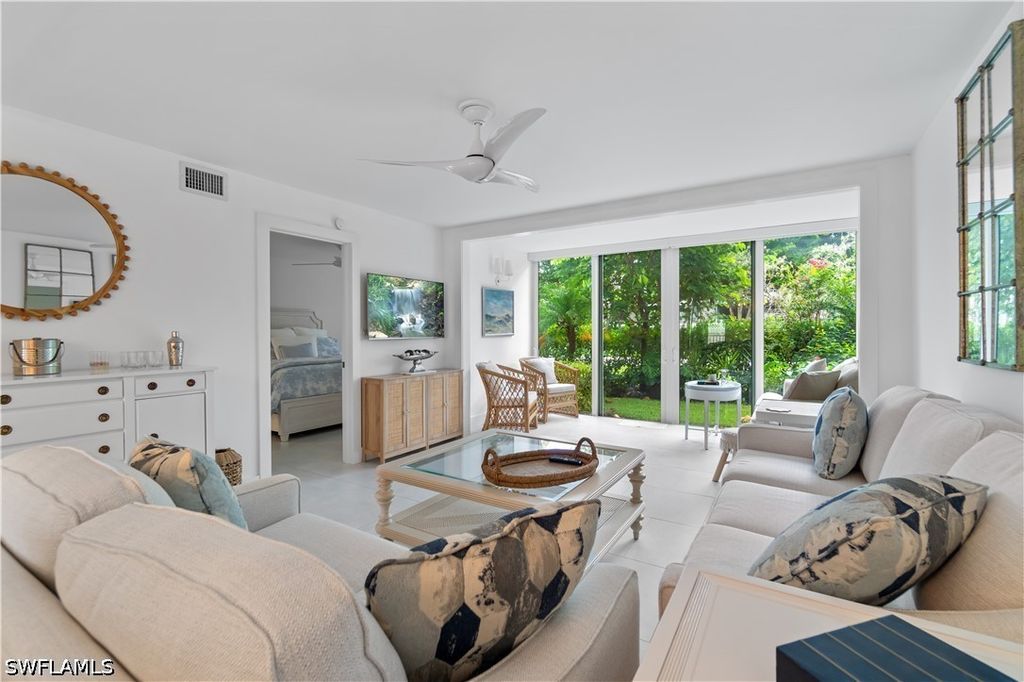 900 8th AVE S 105, Naples, FL 34102