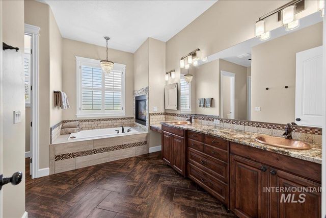 3494 S Sugar Loaf Pl, Eagle, ID 83616