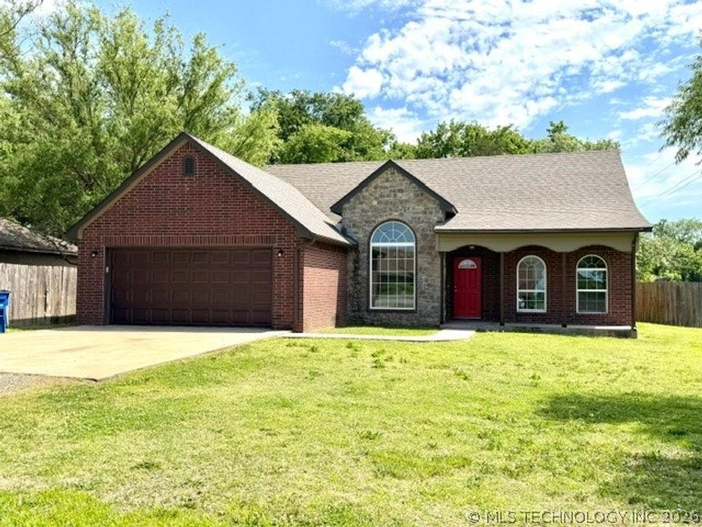 1502 NE 2nd Street, Wagoner, OK 74467