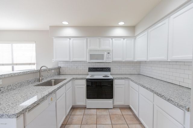 18033 N SKYHAWK Drive, Surprise, AZ 85374