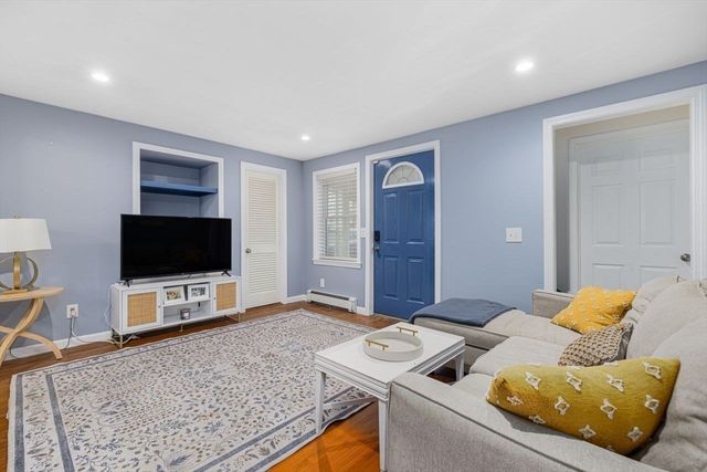 64 Pocasset Ave, Tiverton, RI 02878