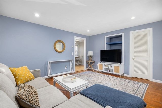 64 Pocasset Ave, Tiverton, RI 02878