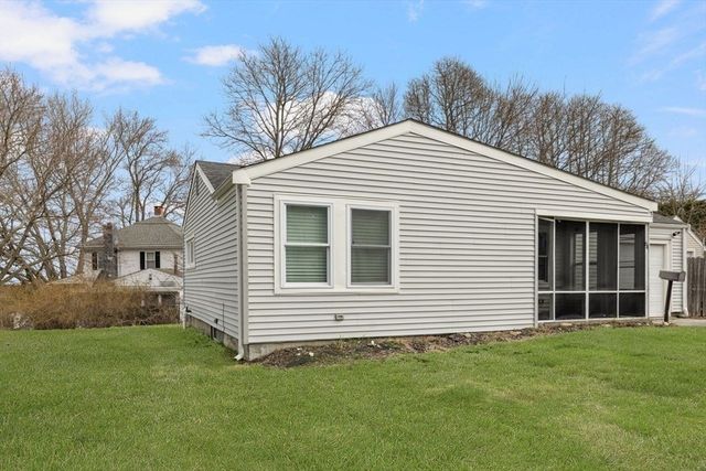 64 Pocasset Ave, Tiverton, RI 02878