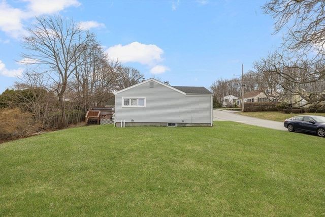 64 Pocasset Ave, Tiverton, RI 02878