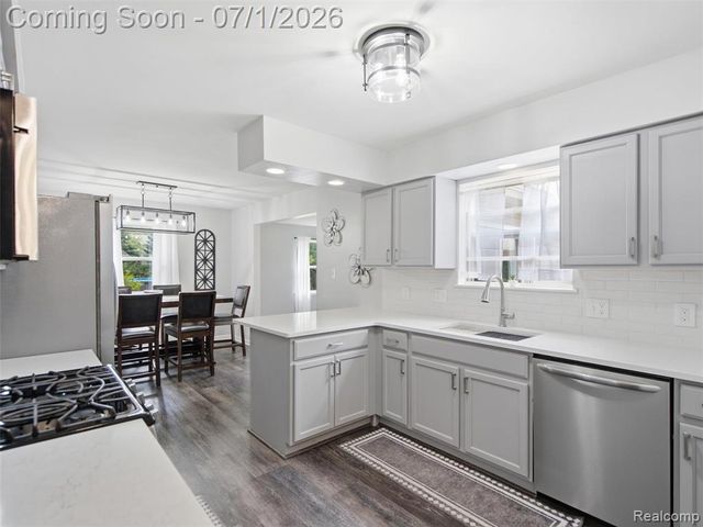 6195 Lake Forest Drive, Grand Blanc, MI 48439