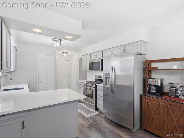 6195 Lake Forest Drive, Grand Blanc, MI 48439