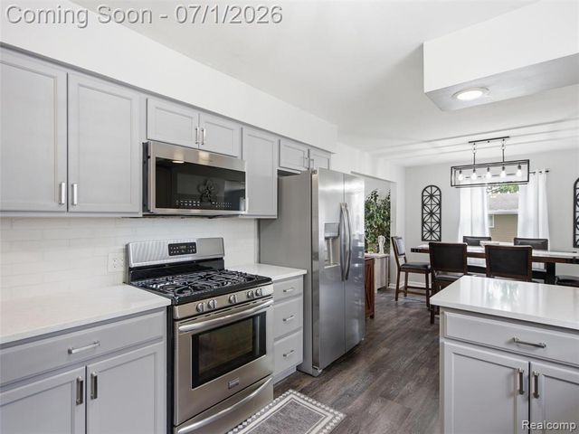 6195 Lake Forest Drive, Grand Blanc, MI 48439