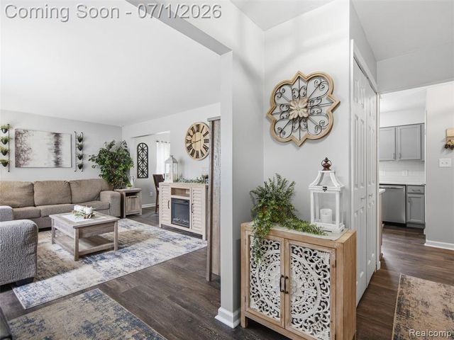 6195 Lake Forest Drive, Grand Blanc, MI 48439