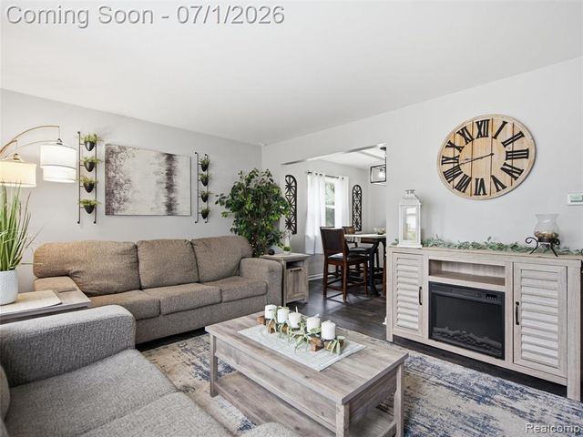 6195 Lake Forest Drive, Grand Blanc, MI 48439