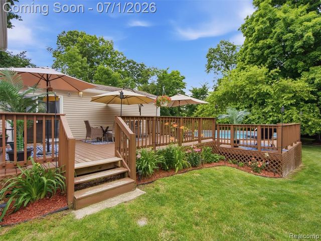 6195 Lake Forest Drive, Grand Blanc, MI 48439