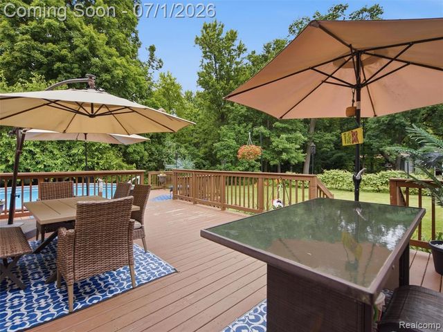 6195 Lake Forest Drive, Grand Blanc, MI 48439