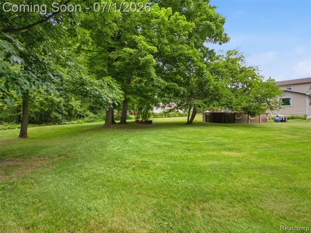 6195 Lake Forest Drive, Grand Blanc, MI 48439