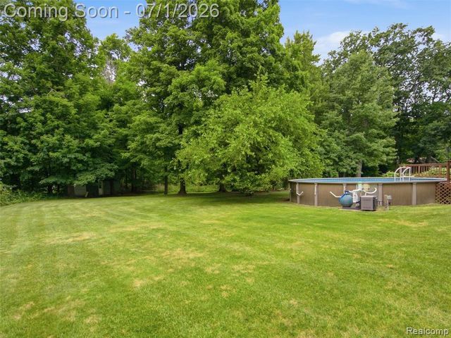 6195 Lake Forest Drive, Grand Blanc, MI 48439