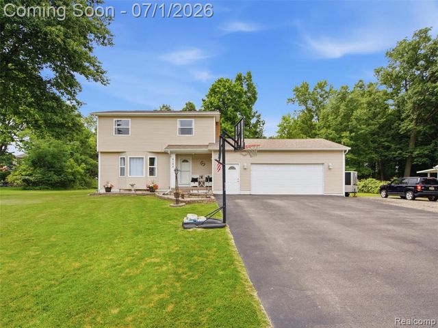 6195 Lake Forest Drive, Grand Blanc, MI 48439
