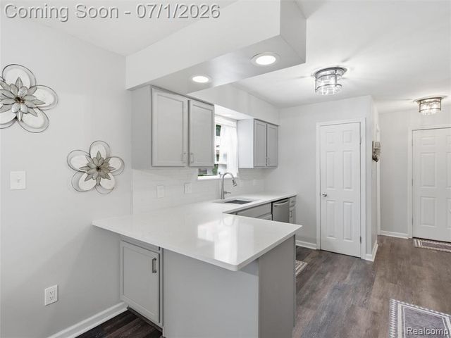 6195 Lake Forest Drive, Grand Blanc, MI 48439