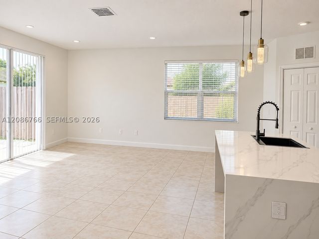 11034 NW 86th Ter 0, Doral, FL 33178