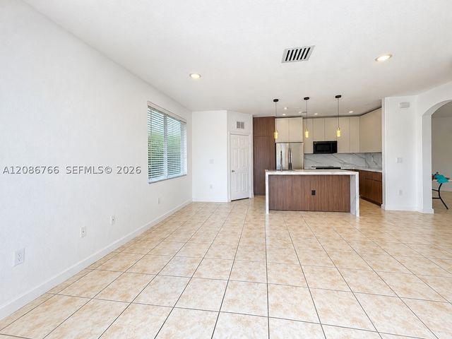 11034 NW 86th Ter 0, Doral, FL 33178