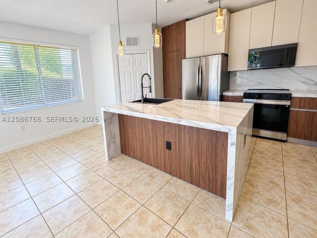 11034 NW 86th Ter 0, Doral, FL 33178