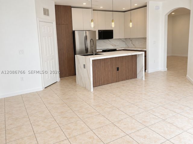 11034 NW 86th Ter 0, Doral, FL 33178