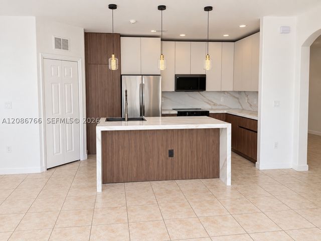 11034 NW 86th Ter 0, Doral, FL 33178
