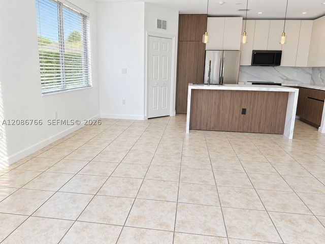 11034 NW 86th Ter 0, Doral, FL 33178