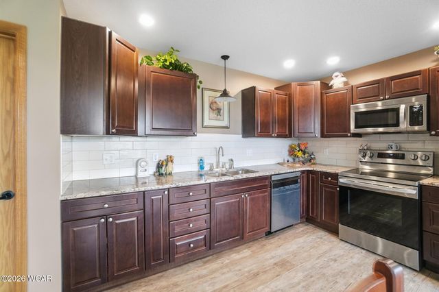 109 Bluegrass Drive, Wapakoneta, OH 45895