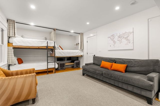 138 W 3rd St, Boston, MA 02127