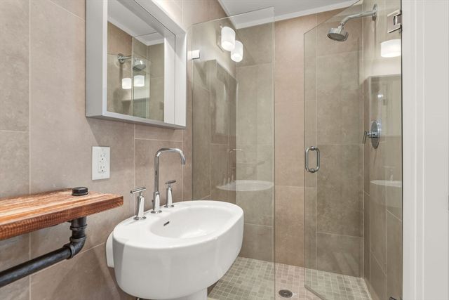 138 W 3rd St, Boston, MA 02127