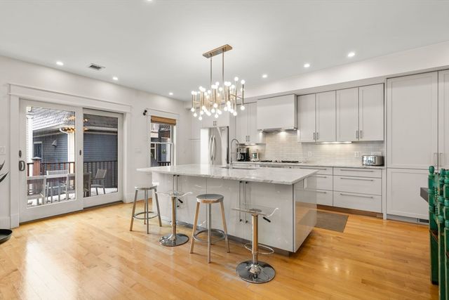 138 W 3rd St, Boston, MA 02127