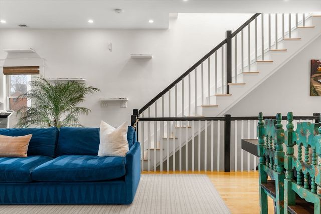 138 W 3rd St, Boston, MA 02127