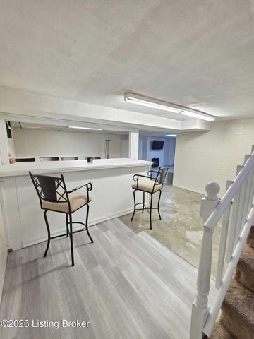 291 Overlook Rd, Louisville, KY 40229