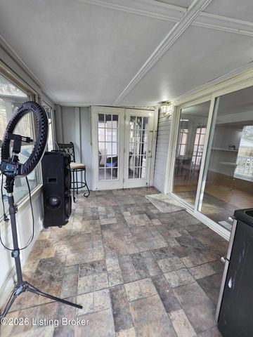 291 Overlook Rd, Louisville, KY 40229