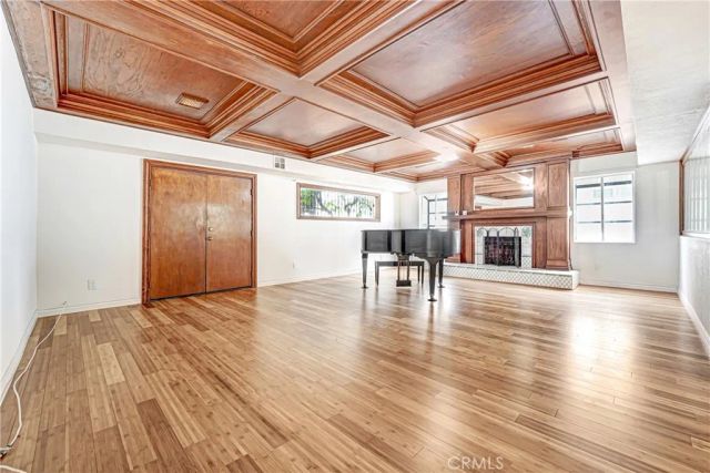 1009 S Rimpau, Los Angeles, CA 90019