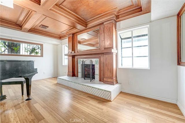 1009 S Rimpau, Los Angeles, CA 90019