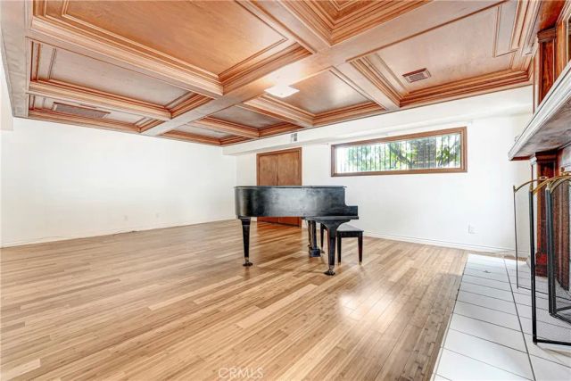 1009 S Rimpau, Los Angeles, CA 90019