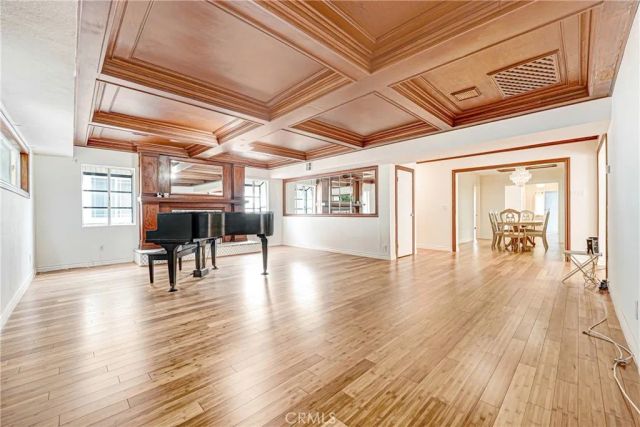 1009 S Rimpau, Los Angeles, CA 90019