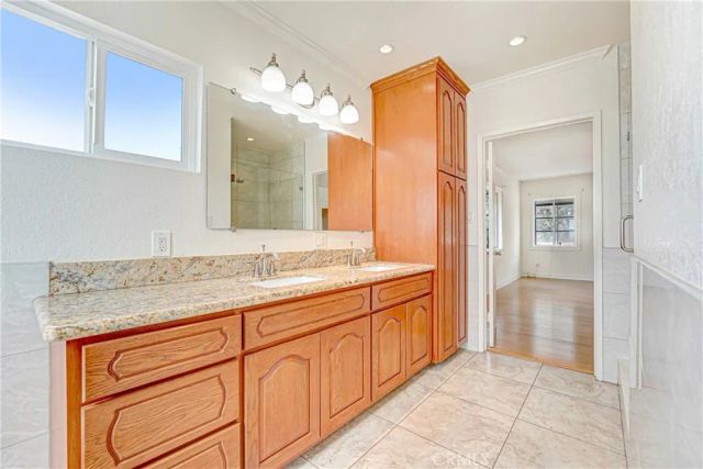 1009 S Rimpau, Los Angeles, CA 90019