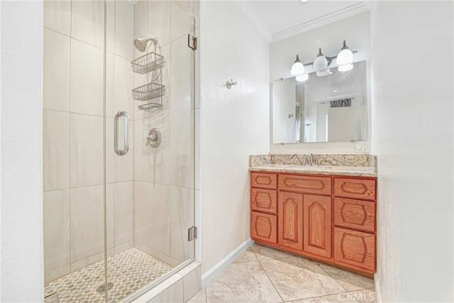 1009 S Rimpau, Los Angeles, CA 90019