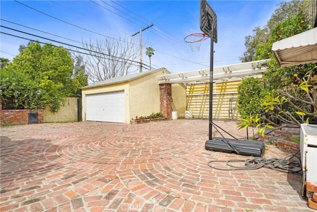 1009 S Rimpau, Los Angeles, CA 90019