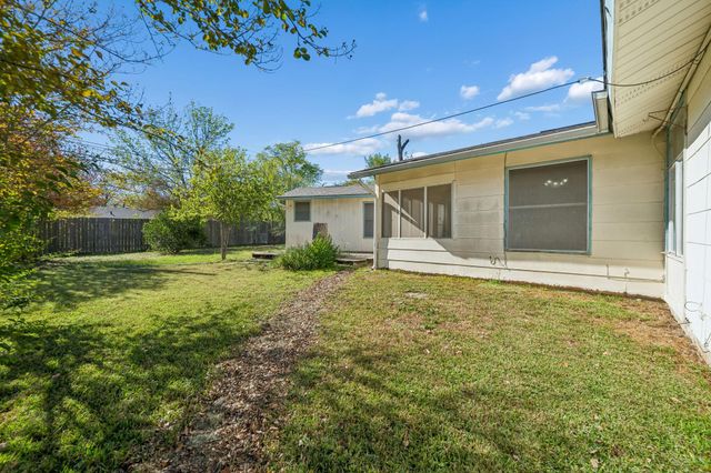 1611 Cloverleaf DR, Austin, TX 78723