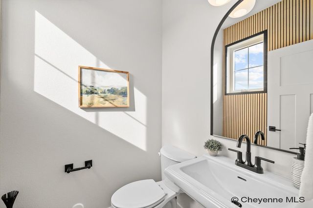 1421 OPEN RANGE RD, Cheyenne, WY 82007