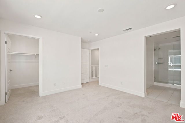 5262 N Rainier Way, Valley Village, CA 91607