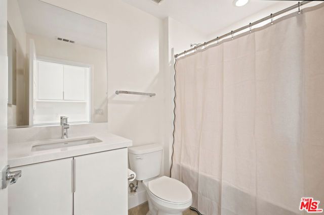 5262 N Rainier Way, Valley Village, CA 91607