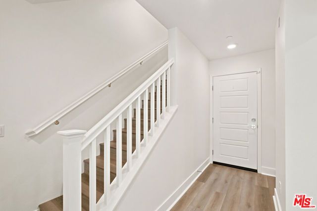 5262 N Rainier Way, Valley Village, CA 91607