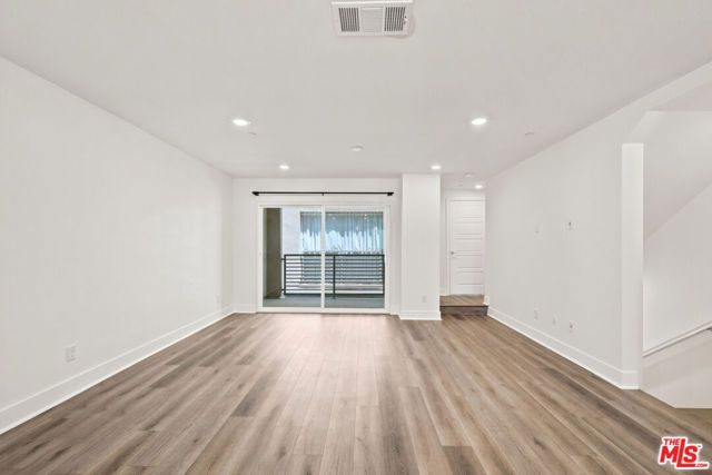 5262 N Rainier Way, Valley Village, CA 91607