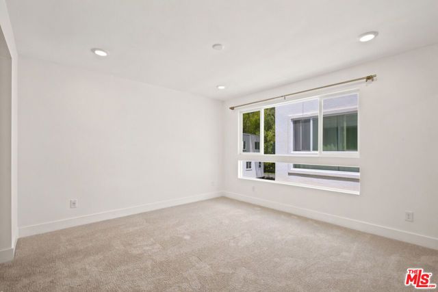 5262 N Rainier Way, Valley Village, CA 91607