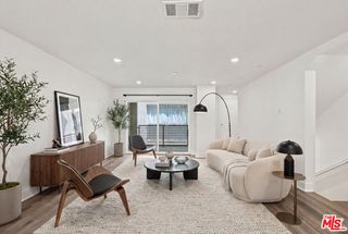 5262 N Rainier Way, Valley Village, CA 91607