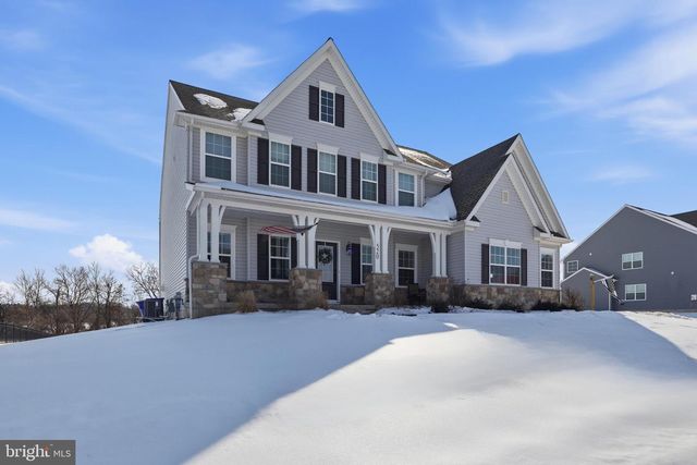 520 DARROW RD, York, PA 17404