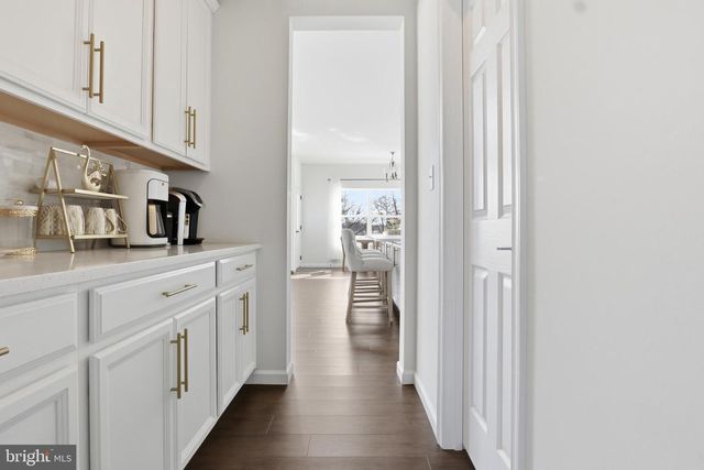 520 DARROW RD, York, PA 17404