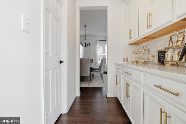 520 DARROW RD, York, PA 17404